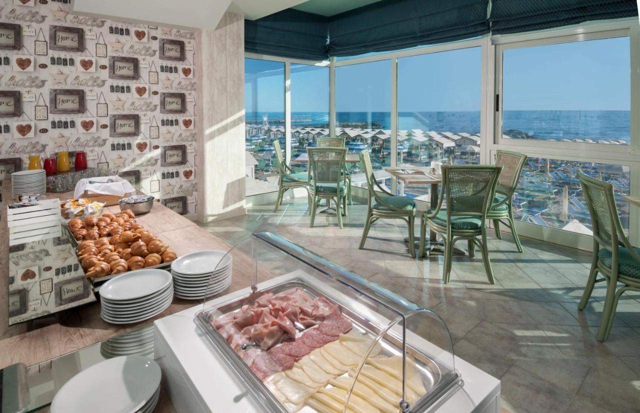 Hotel International Direttamente Sulla Sabbia Misano Adriatico Exterior foto